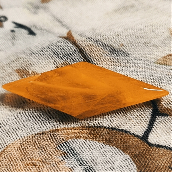 Vintage Early Plastic Elongated Triangle Swirled Swirly Juicy Orange Brooch Pin - Picture 2 of 6